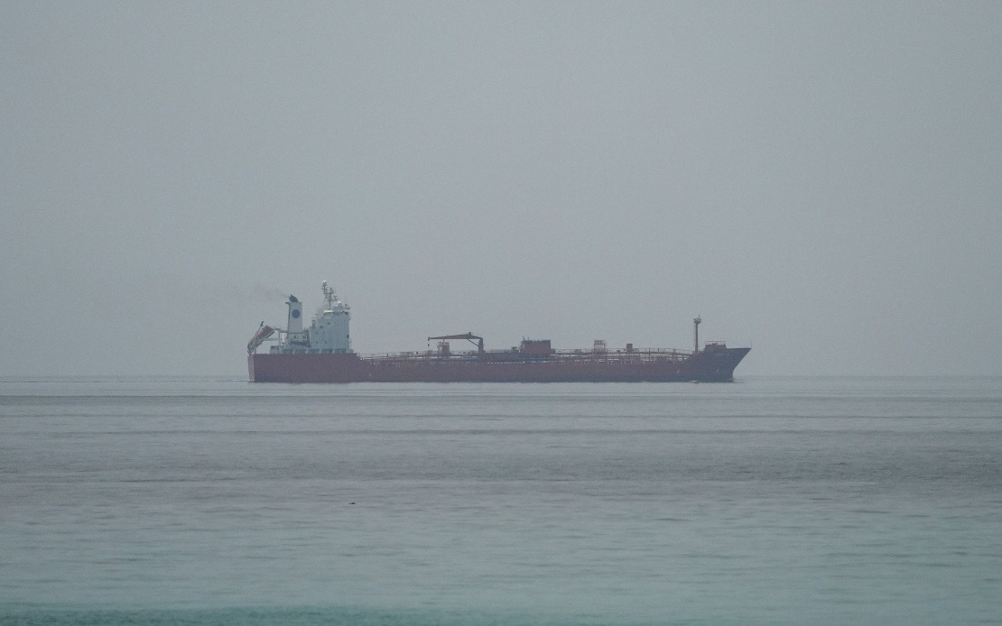 Oman Pledges Free Transit Through Strait of Hormuz, Backs Iran-US Deal