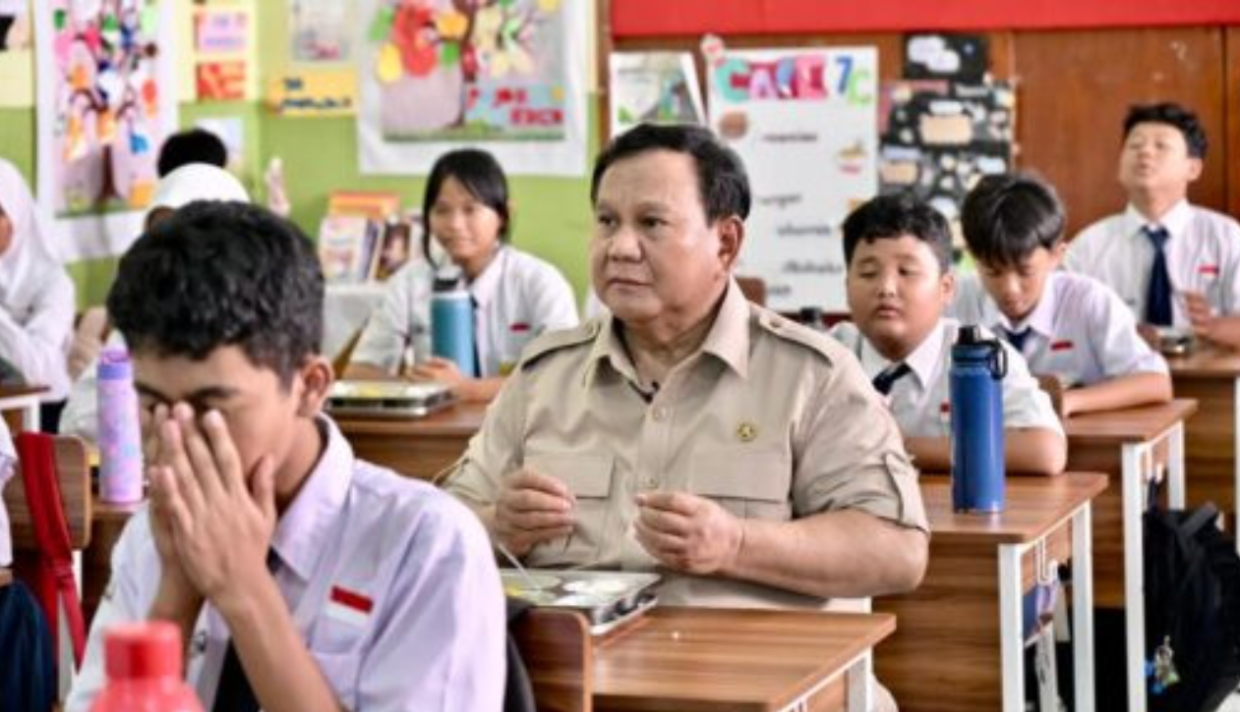 Indonesia's Free School Meals Scheme Faces Mounting Pressure for Overhaul Amid Food Safety and Rights Concerns