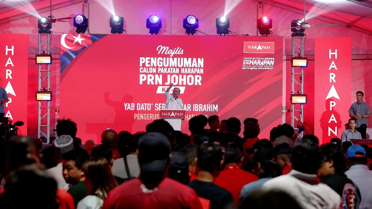 Anwar Calls for Johor Elections to Stay Clear of Royal Involvement