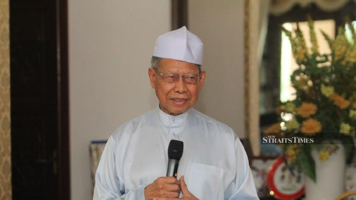 Mustapa Mohamed Rules Out GE16 Bid, Cites Health Concerns After Umno Return