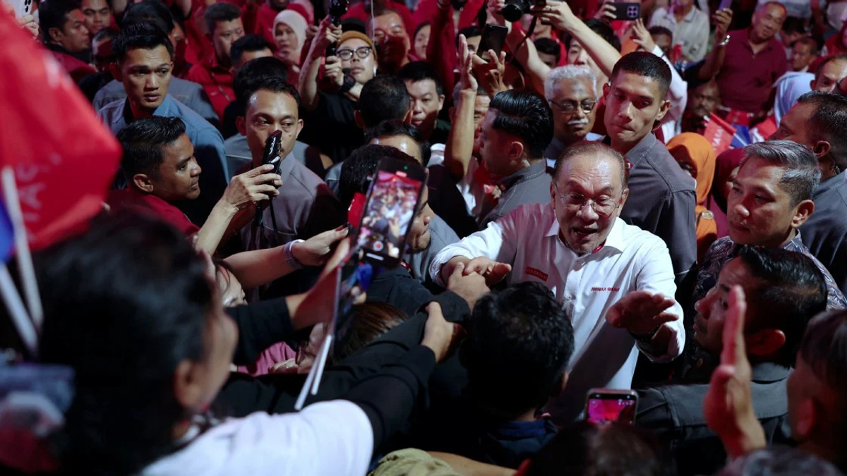 Anwar Ibrahim Announces Pakatan Harapan's 56 Candidates for Johor July Election