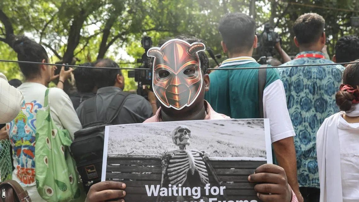 India Conducts High-Security Medical Exam Retest After Major Cheating Scandal