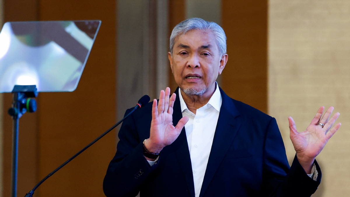 Political Parties Must Respect Palace Authority on Sensitive Matters, Zahid Warns During Negri Sembilan Campaign