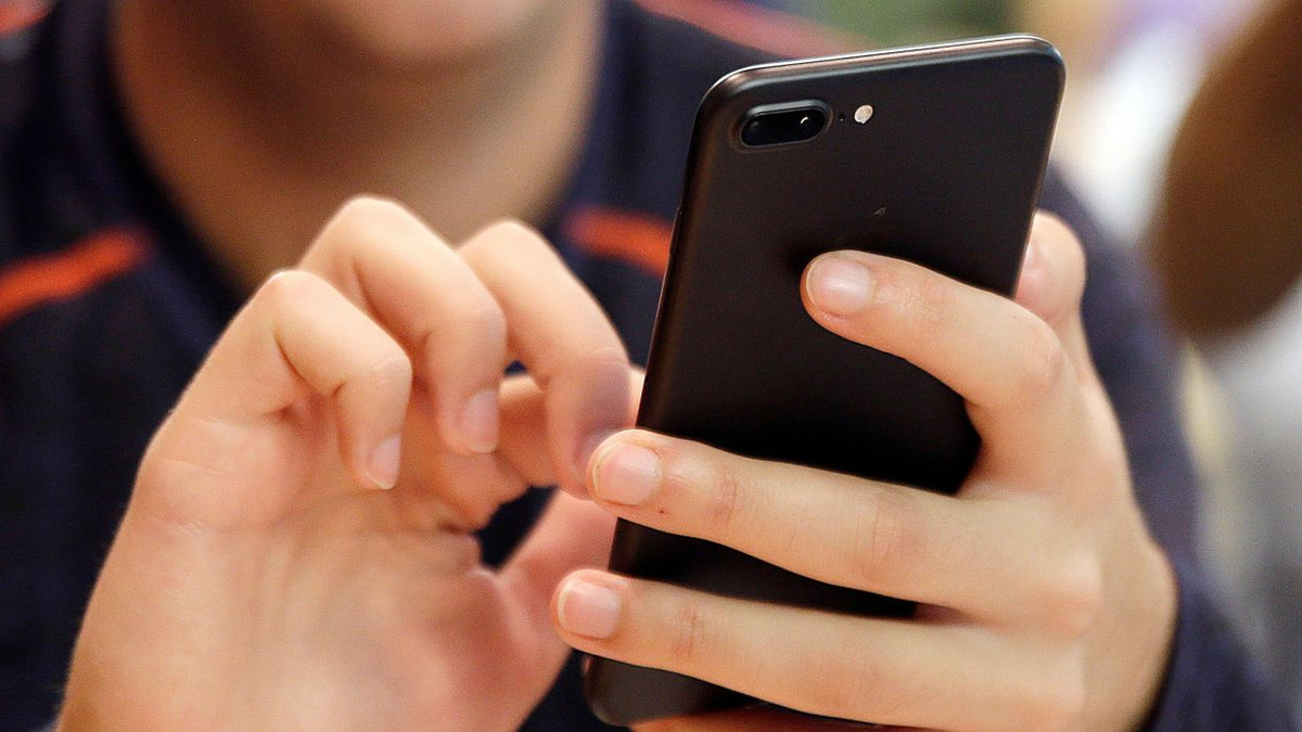 Digital Age Hand Pain: What Malaysian Workers Need to Know About Smartphone Injury