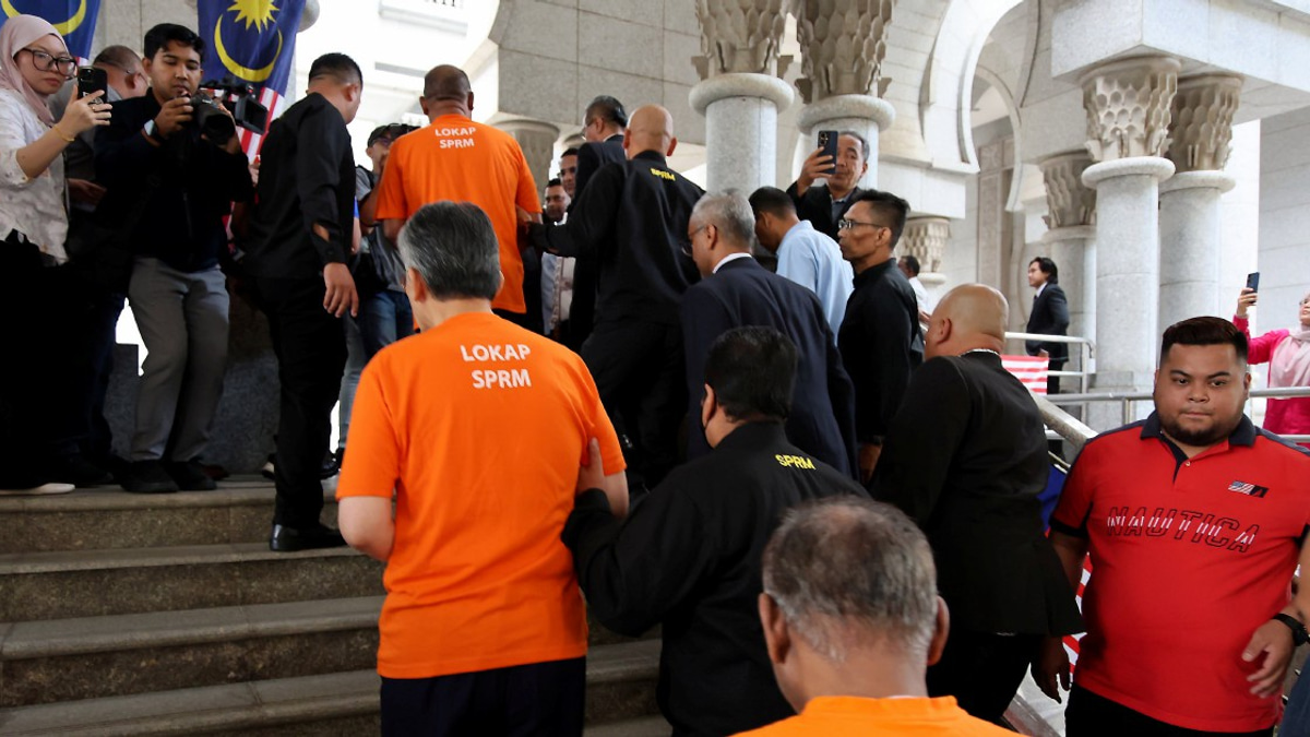 Former Tabung Haji Chief Extended in Custody as Corruption Probe Deepens