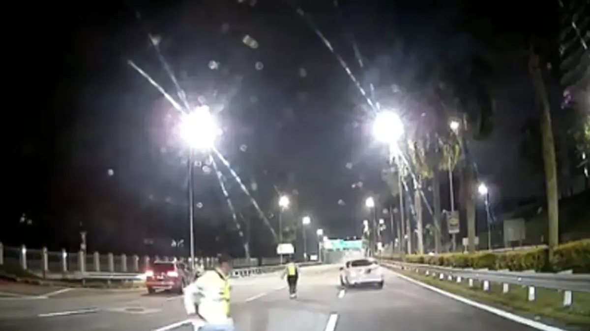 20-Year-Old Detained After Forcing Through Police Roadblock in Mercedes