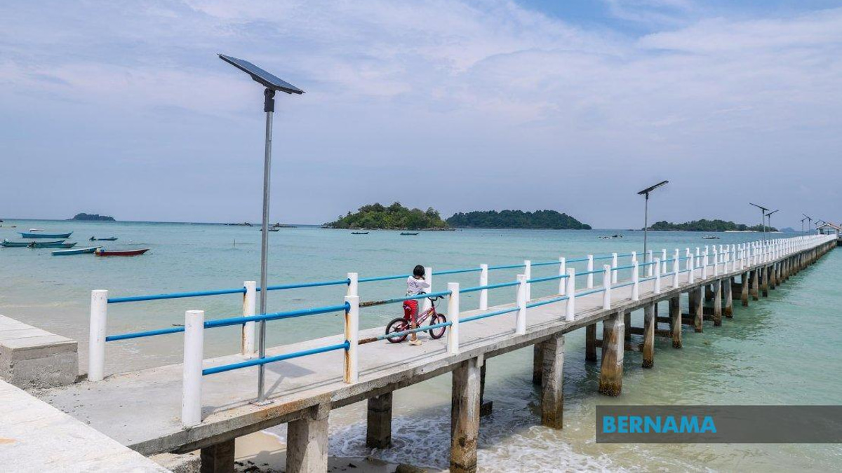 Pulau Tinggi Residents Push for Infrastructure and Housing Reform Ahead of Johor Polls