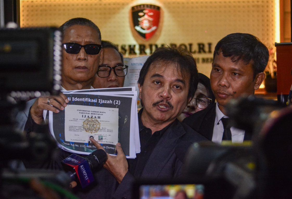 Ex-Indonesian Minister Roy Suryo Detained in Jokowi Diploma Defamation Case