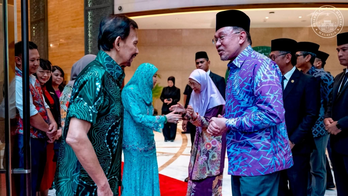 Anwar Offers Birthday Greetings to Brunei's Sultan, Emphasises Regional Partnership