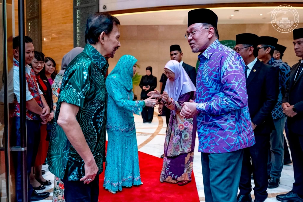 Anwar Offers Birthday Greetings to Brunei's Sultan, Emphasises Regional Partnership