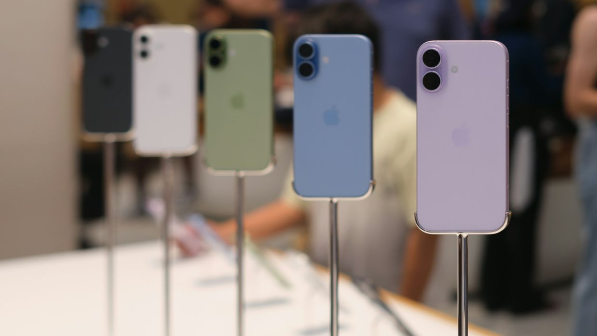 Apple's Legal Assault Could Hobble OpenAI's Device Dreams Before Trial Even Begins