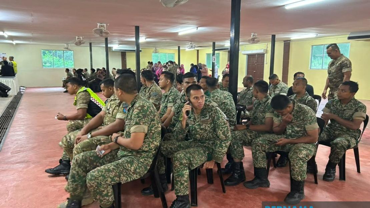 Saifuddin and Khaled Call on Early Voters to Uphold Democratic Principles in Johor Election
