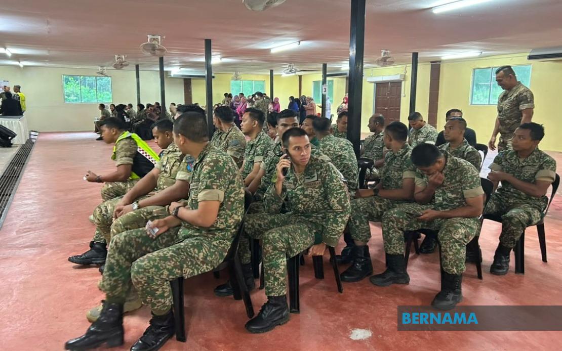 Saifuddin and Khaled Call on Early Voters to Uphold Democratic Principles in Johor Election