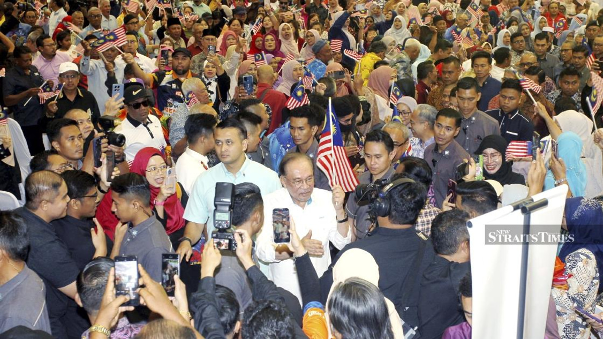 Ministers Must Resign Before Criticising Unity Partners, Anwar Declares