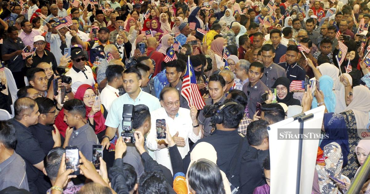 Ministers Must Resign Before Criticising Unity Partners, Anwar Declares