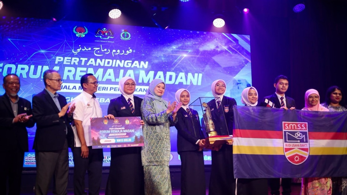 Education Minister Calls for Critical Thinking and Respectful Dialogue Among Malaysian Youth