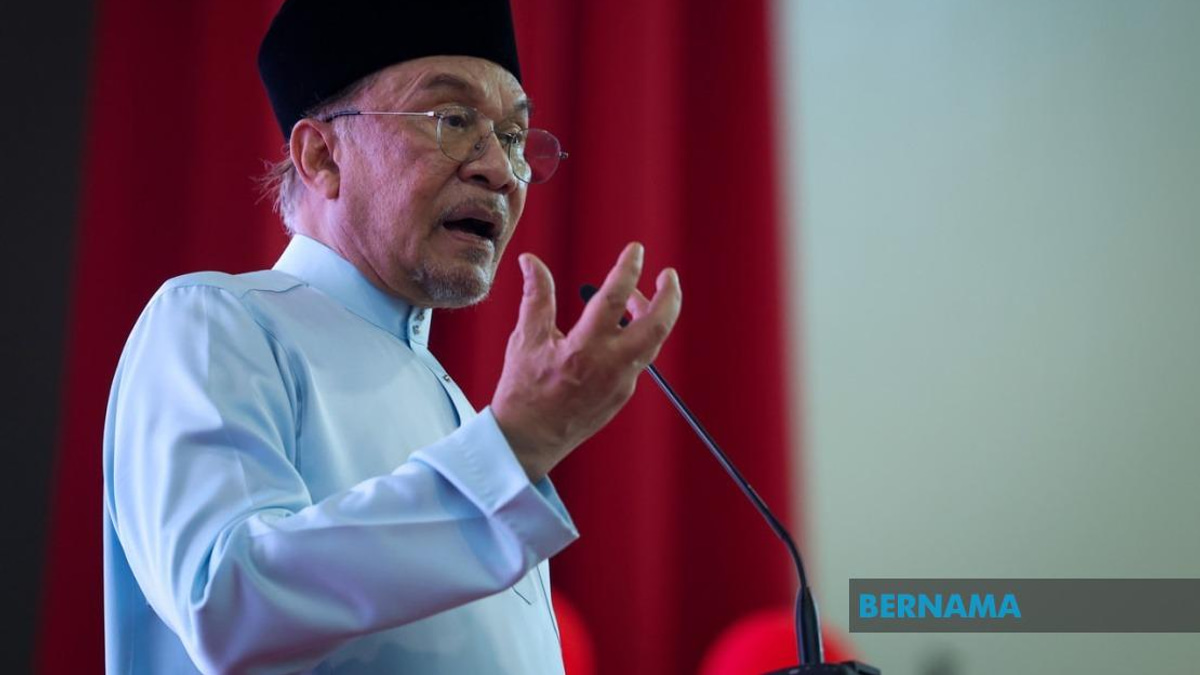 Anwar Halts Felda Hotel Sale After Discovering RM60 Million Loss