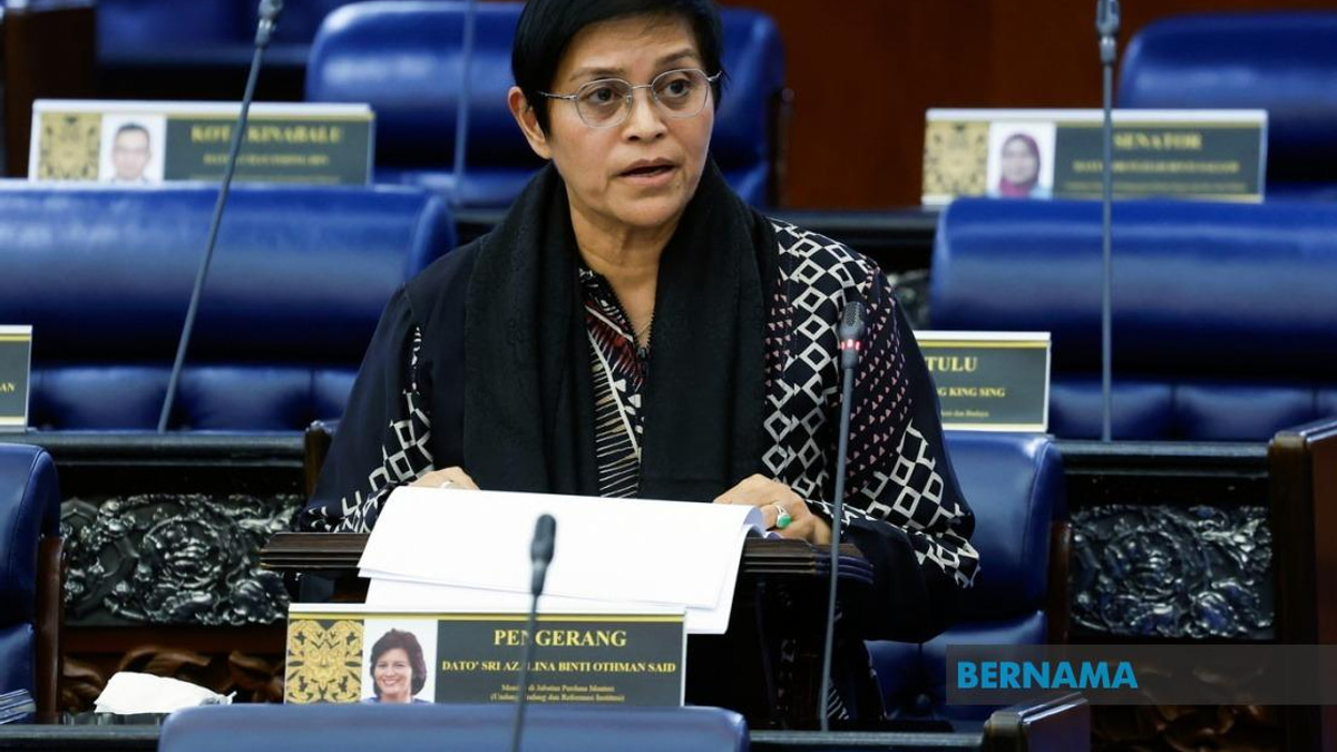 Government Open to Independent Probe Into 'Corporate Mafia' Activities, Says Azalina