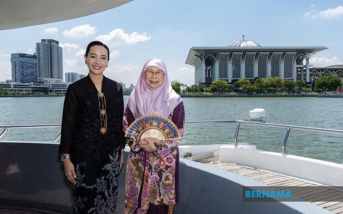 Thai Premier's Wife Tours Putrajaya on Lake Cruise During Official Visit