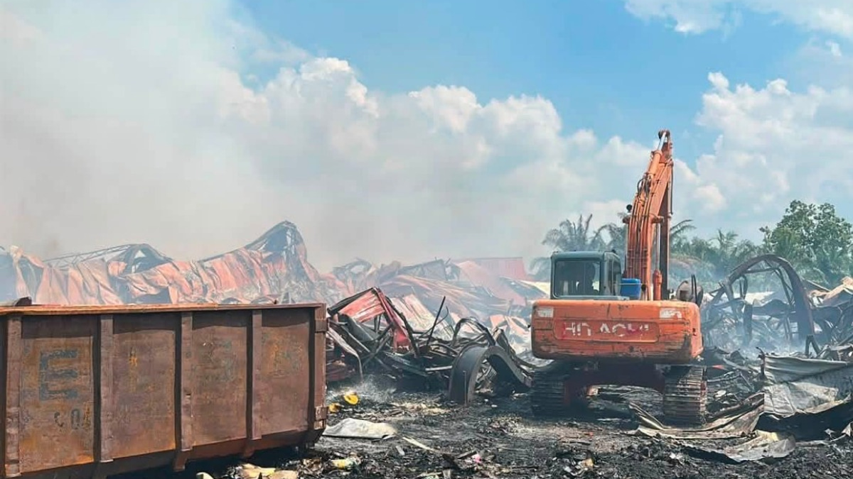 Kedah Authorities Monitor Air Quality After Multi-Factory Fire in Kulim