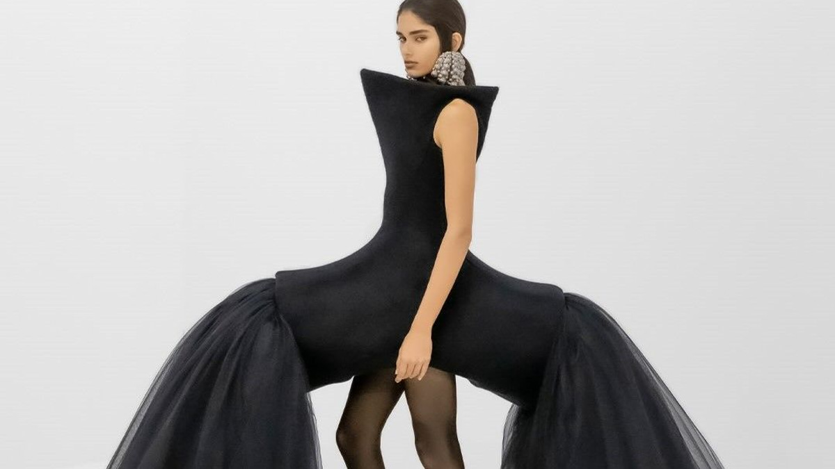 When Fashion Becomes Theatre: The Rise of Couture as Digital Content