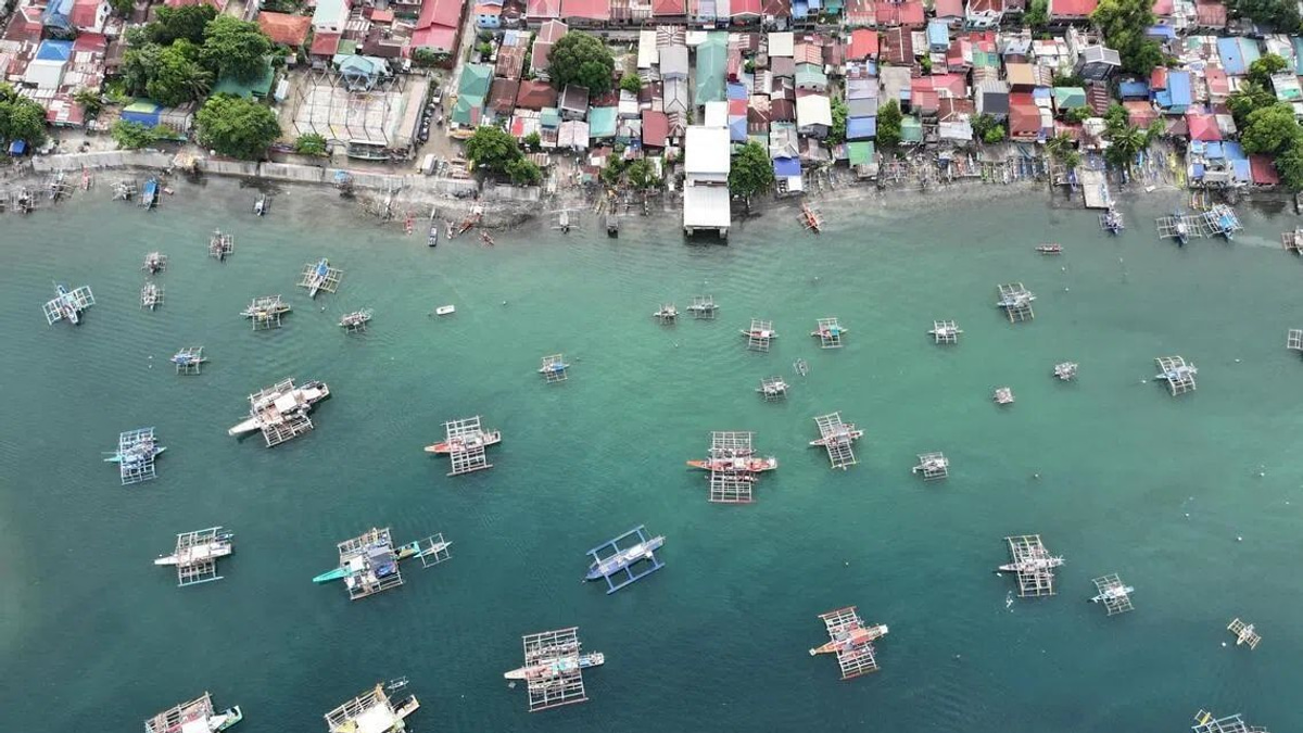 China and Philippines Top Diplomats Meet as South China Sea Tensions Intensify