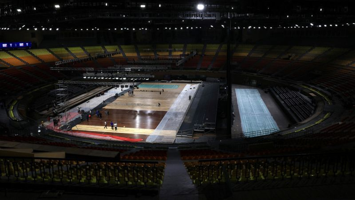 Delhi Deploys 'Monkey Whisperers' Ahead of Badminton World Championships