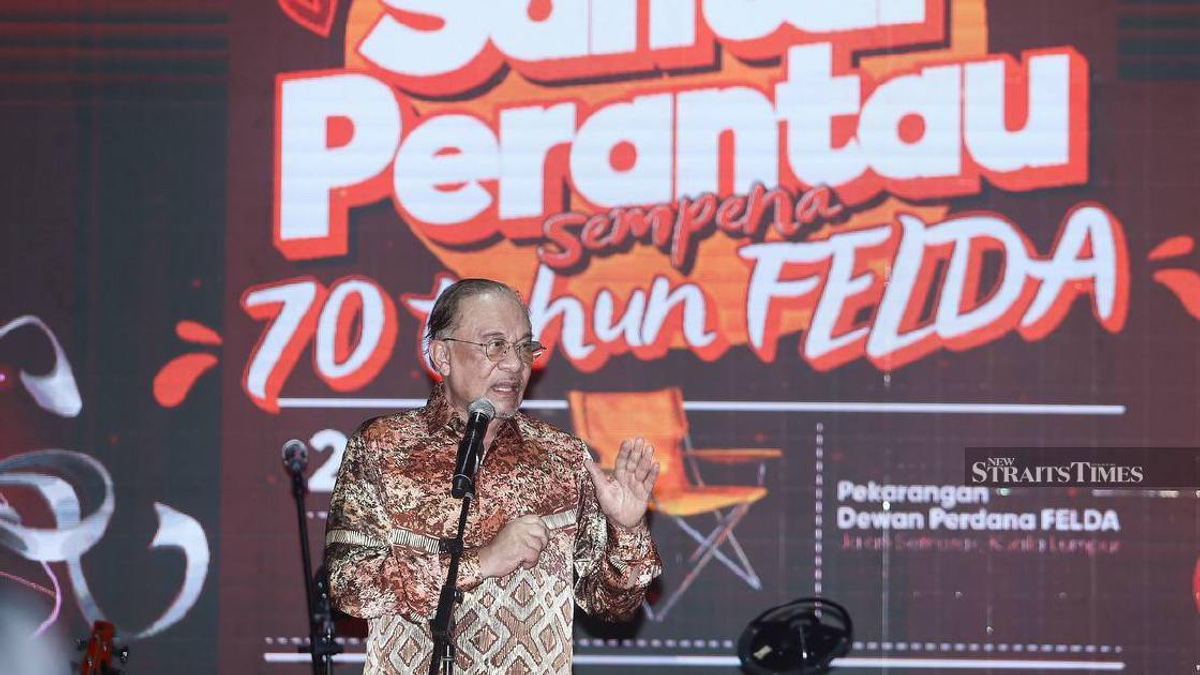 Anwar Pushes Felda Support Package into Fast-Track Implementation with Monthly Oversight