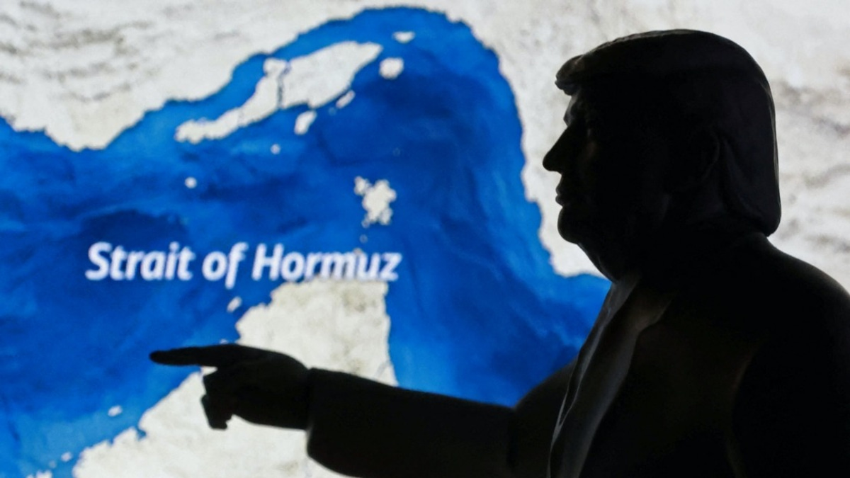 Trump Threatens Strikes on Iranian Infrastructure for Every Hormuz Attack