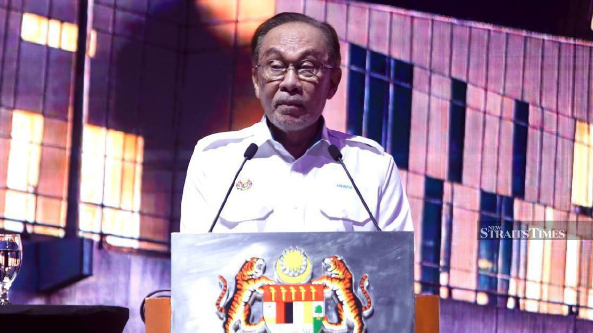 Anwar seeks balance between artistic freedom and national values for Malaysian film industry