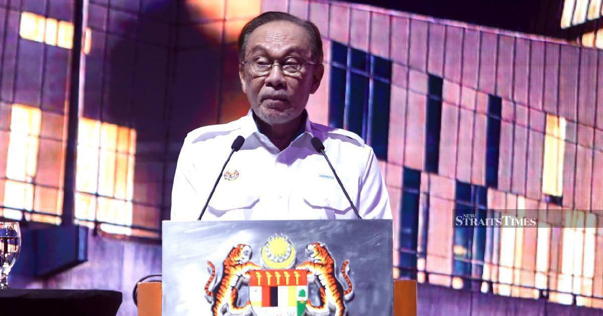 Anwar seeks balance between artistic freedom and national values for Malaysian film industry