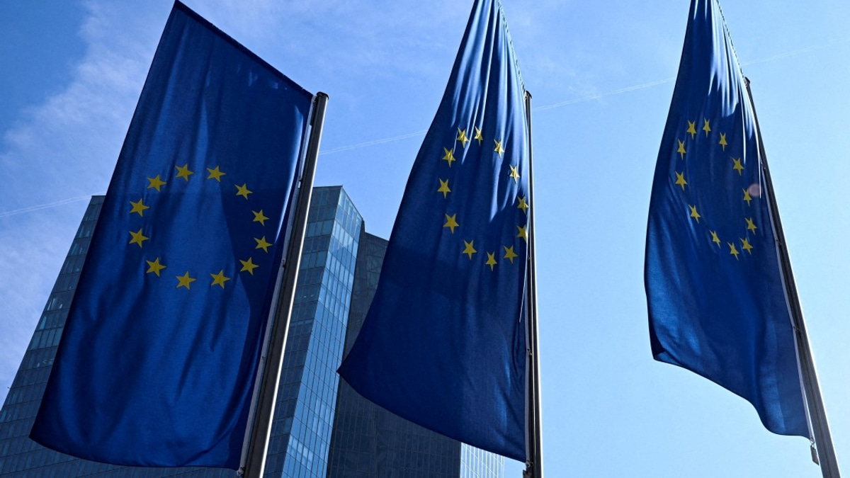 EU Freezes Russian Oil Price Cap Adjustment for One Year