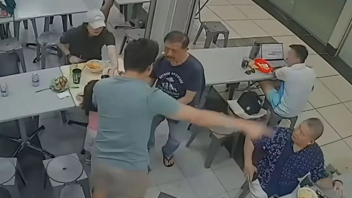 Singapore police investigate incident where elderly man pushed after patting girl's head at coffee shop