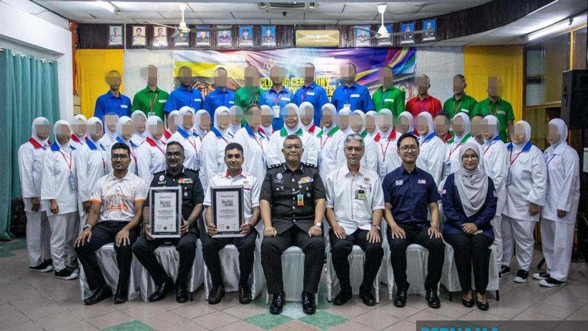 Saifuddin Lauds Prisons Department for Malaysia Book of Records Achievement in Inmate Training