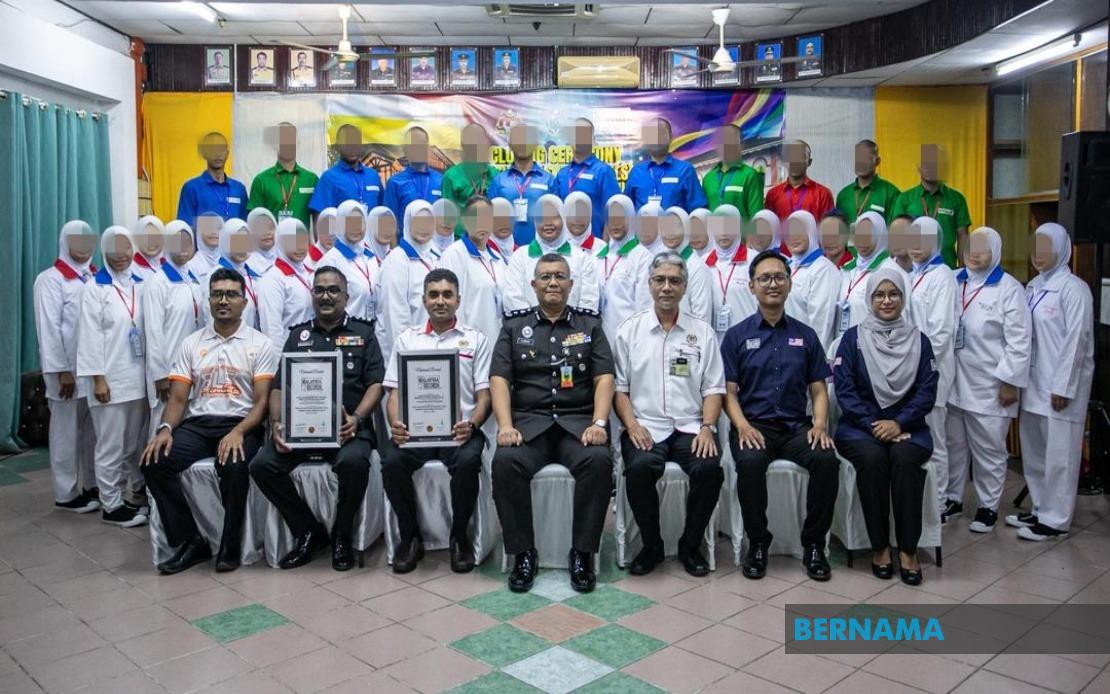 Saifuddin Lauds Prisons Department for Malaysia Book of Records Achievement in Inmate Training