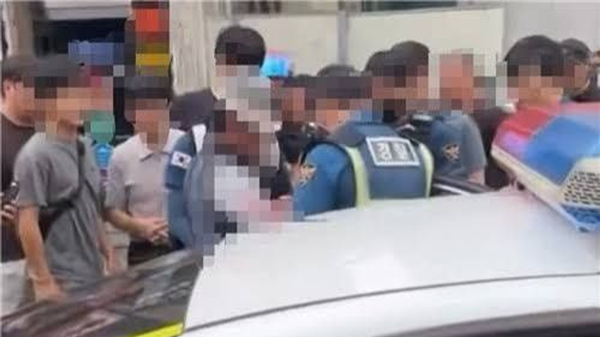 South Korean police seek arrest warrant for elderly man over beauty salon knife attack