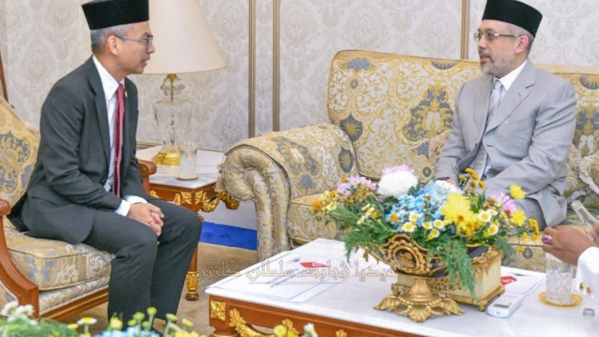 Communications Minister Meets Kelantan Regent to Discuss Fake Accounts and Disinformation