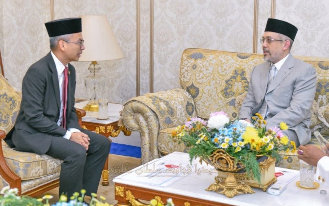 Communications Minister Meets Kelantan Regent to Discuss Fake Accounts and Disinformation