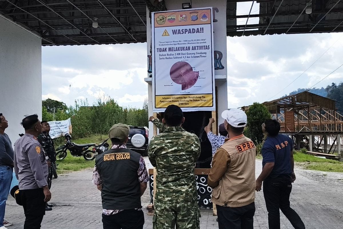 North Sumatra closes tourist sites as Mount Sinabung volcanic activity escalates