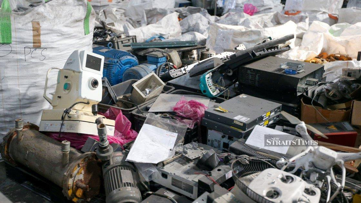 Ten GOF Personnel Arrested in Penang E-Waste Factory Extortion Probe