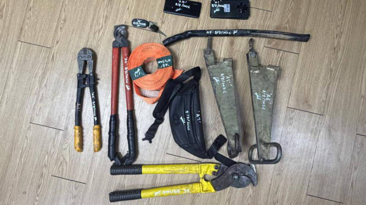 Suspected Cable Thief Arrested After 50km Police Chase Ends in Sungai Chohong Crash