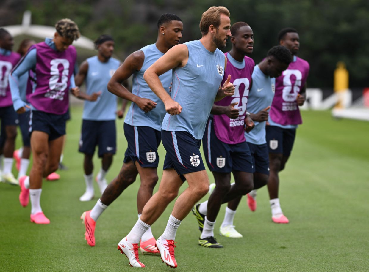 England and Mexico set for Azteca showdown as quarter-final race intensifies