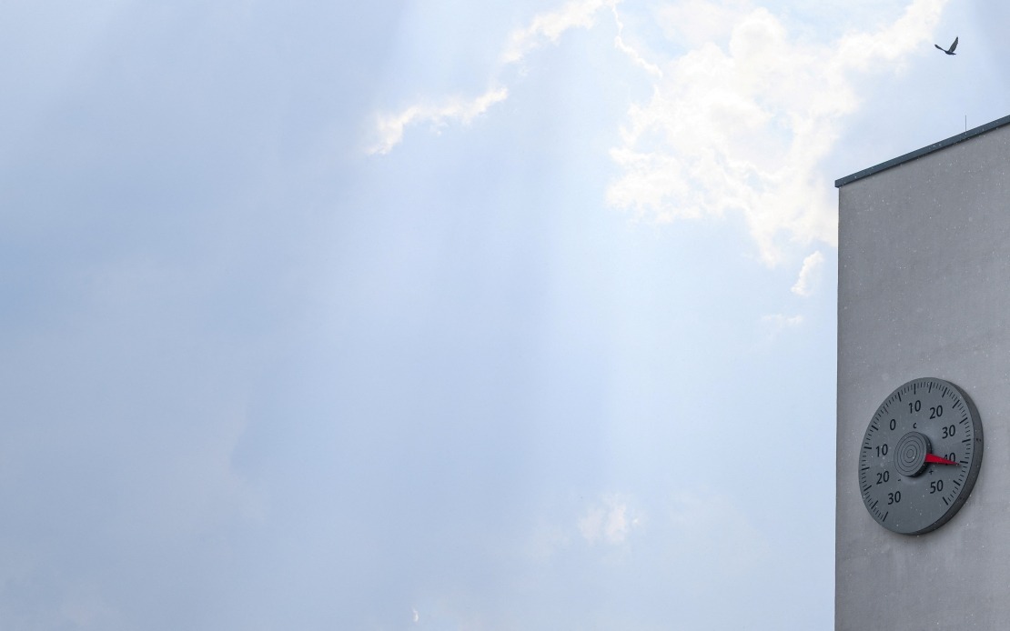US Heat Wave Death Toll Reaches 25 as Severe Storms Threaten Flooding Along Eastern Seaboard