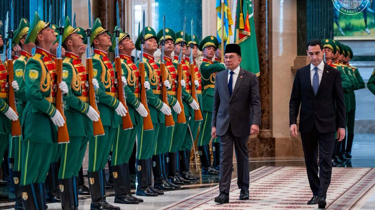 Anwar Ibrahim Receives Official Welcome in Historic First Visit to Turkmenistan