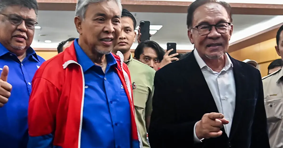 Anwar-Zahid Trust Hits Historic Low as BN-PN Alliance Fractures Coalition, Says Khairy