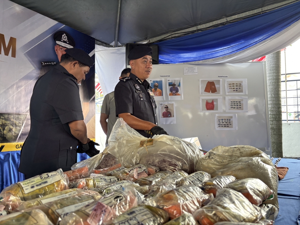 Police Constable Among Three Arrested After Drugs Haul in Lumut Cell