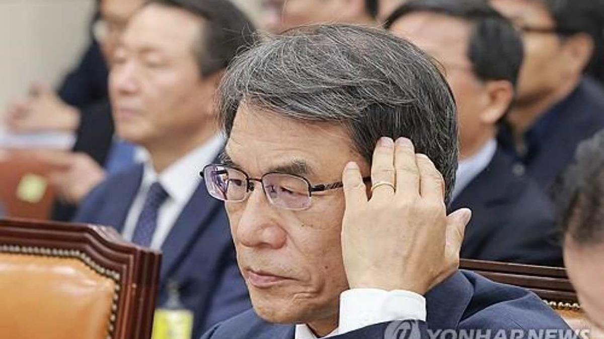 South Korea's Election Commission Faces Embezzlement Probe as Investigators Raid Headquarters