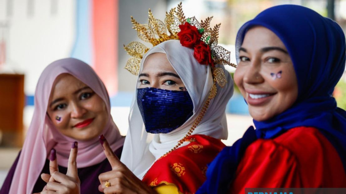 Sisters Mark Negeri Sembilan Election With Patriotic Fashion Statement