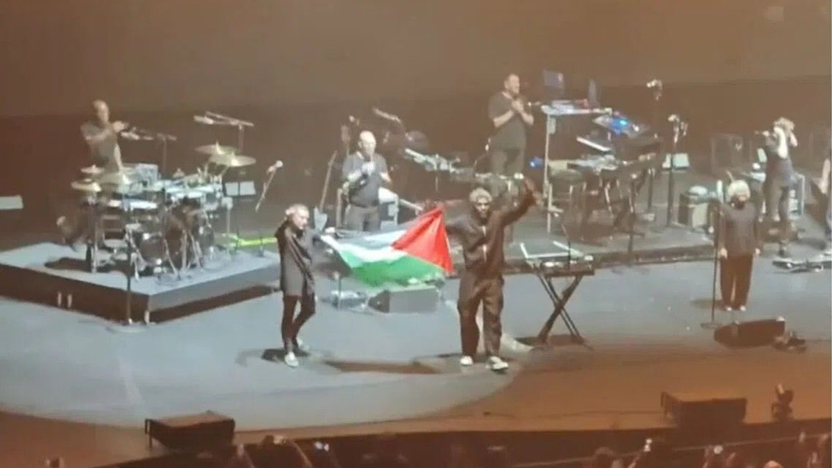 Massive Attack banned from Singapore after Palestinian flag protest on stage