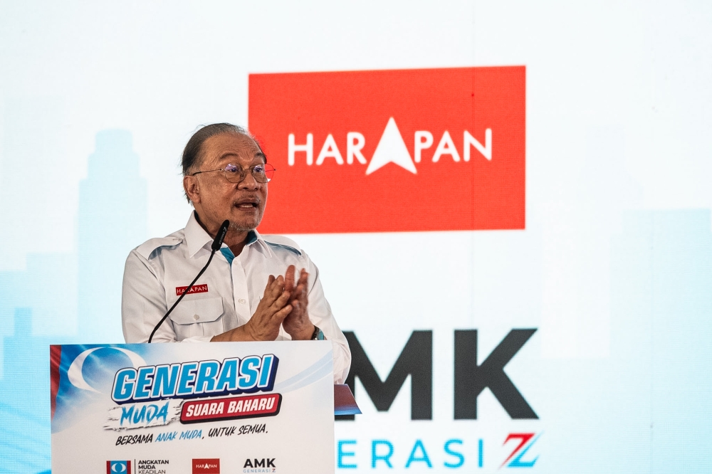 Anwar Conditions PJ and Subang Development Funds on Government Support